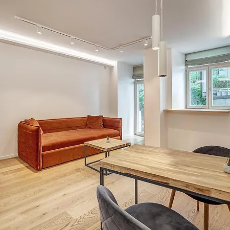 Center Near Hillton With Self Check-in *