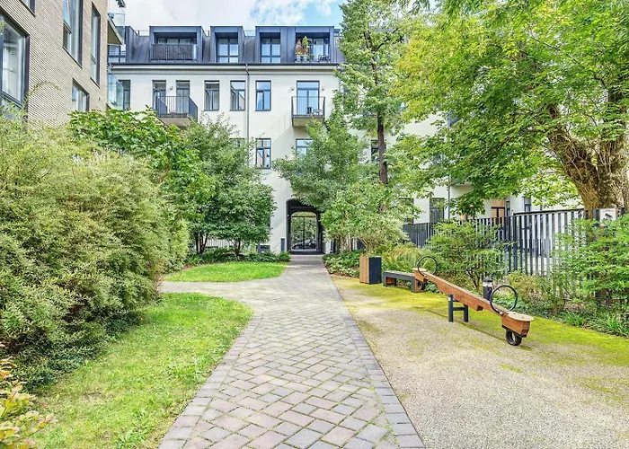 Center Near Hillton With Self Check-in